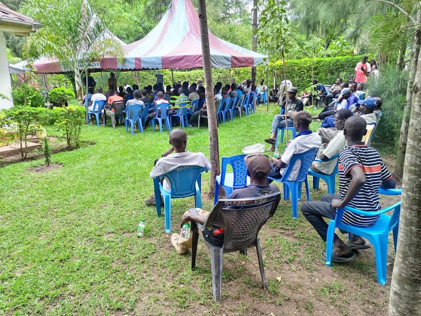 Youths from Wahanda gathered on New Year to celebrate with GIC as they talk about development